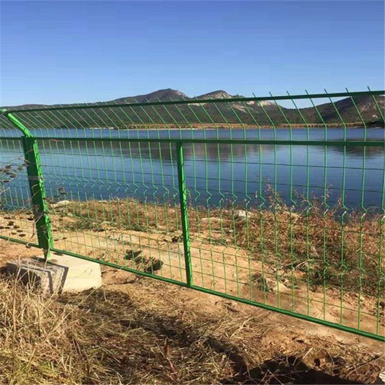 水源保護區(qū)隔離網案例展示圖片2