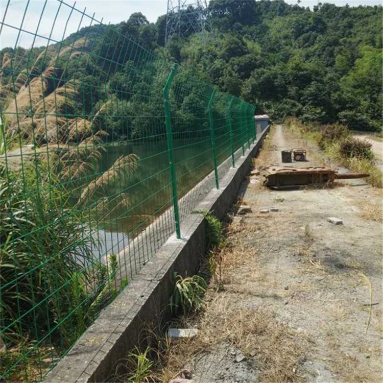 水源保護區(qū)隔離網案例展示圖片4